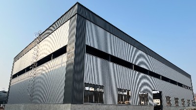 鋼結構工業廠房保溫隔熱效果差？圍護系統選材是關鍵